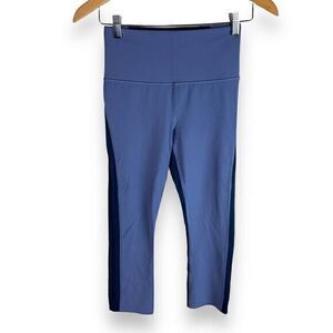 Athleta Womens XS Horizon Scallop‎ Capri Leggings Blue Polyester Stretch